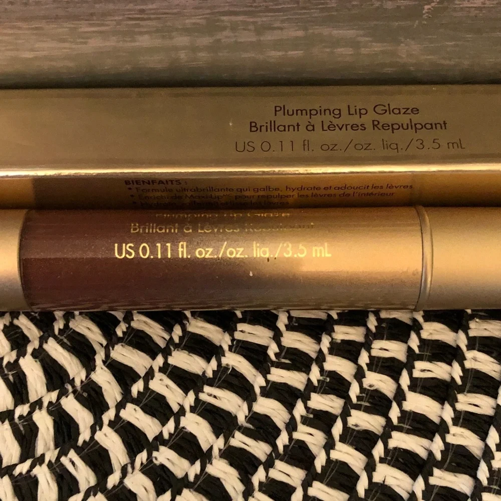 NWOT in box. Stila plumping Lip glaze. High shine formula. Color is Maple.